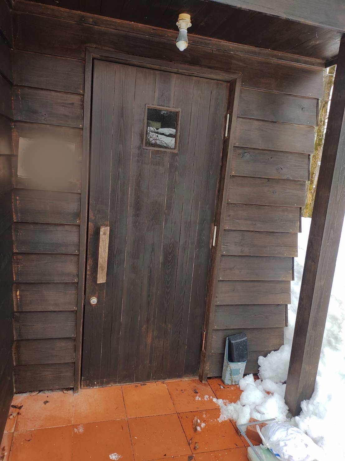 ガタつきが出てきた木製玄関ドア